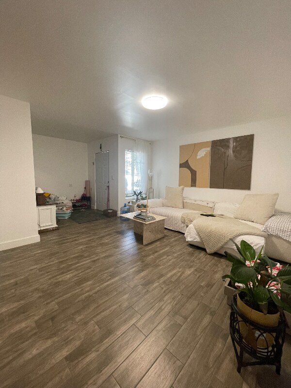 Foto del edificio - 516 NE 166th St