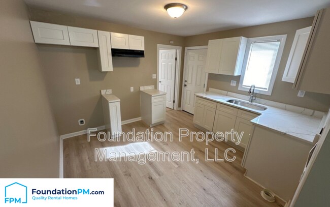 Building Photo - 827 Ayers St