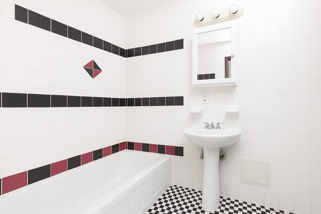 Foto del edificio - 218 E 13th St