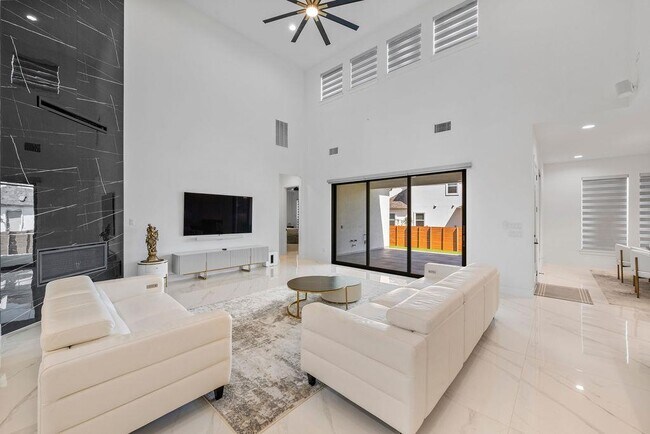 Building Photo - 3304 Belted Galloway St