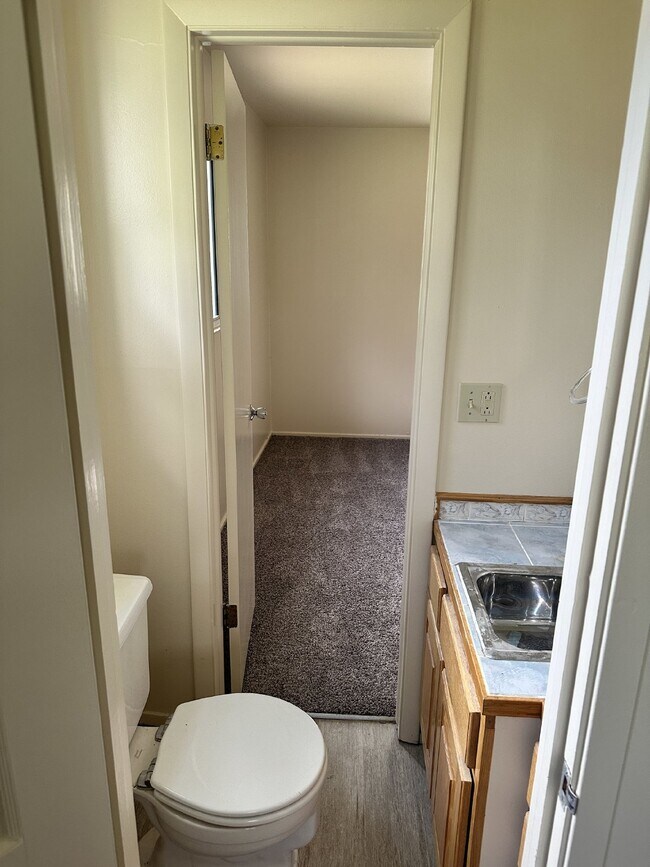 Building Photo - Ranch Style 3 bed, 2 bath Aurora Home For ...