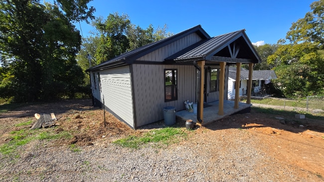 Building Photo - 804 Martin St