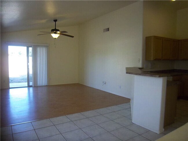 Foto del edificio - 16465 N 138th Ave