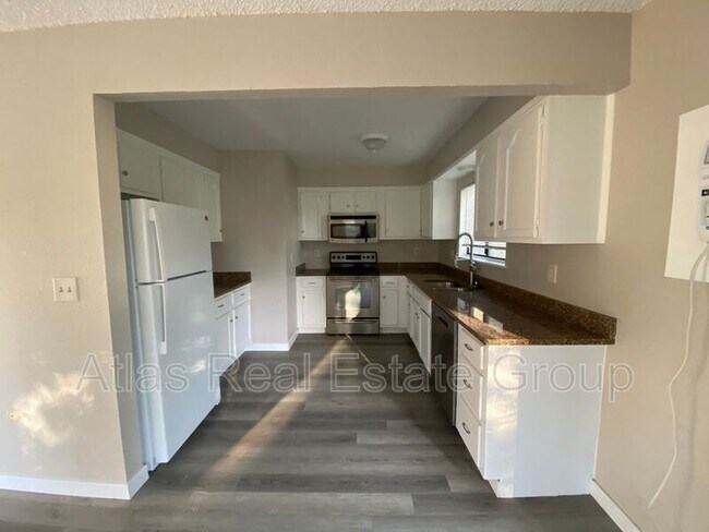 Foto del edificio - 3373 S Alcott St