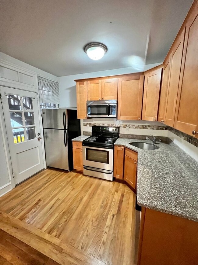Interior Photo - 1106 West Franklin St