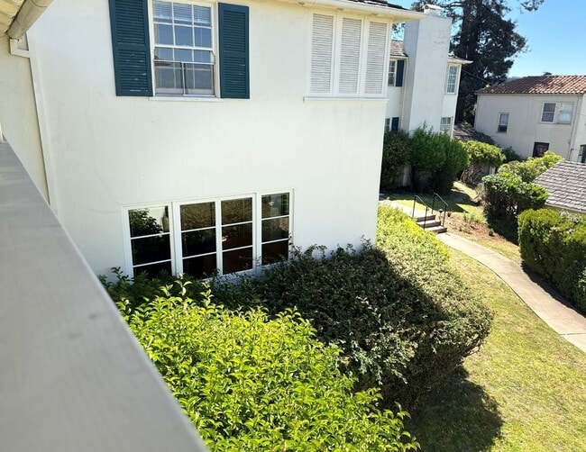 Building Photo - This is a Berkeley Lifestyle. | 3BR | 1.5BA | 1,450 SF | Just Steps from Campus