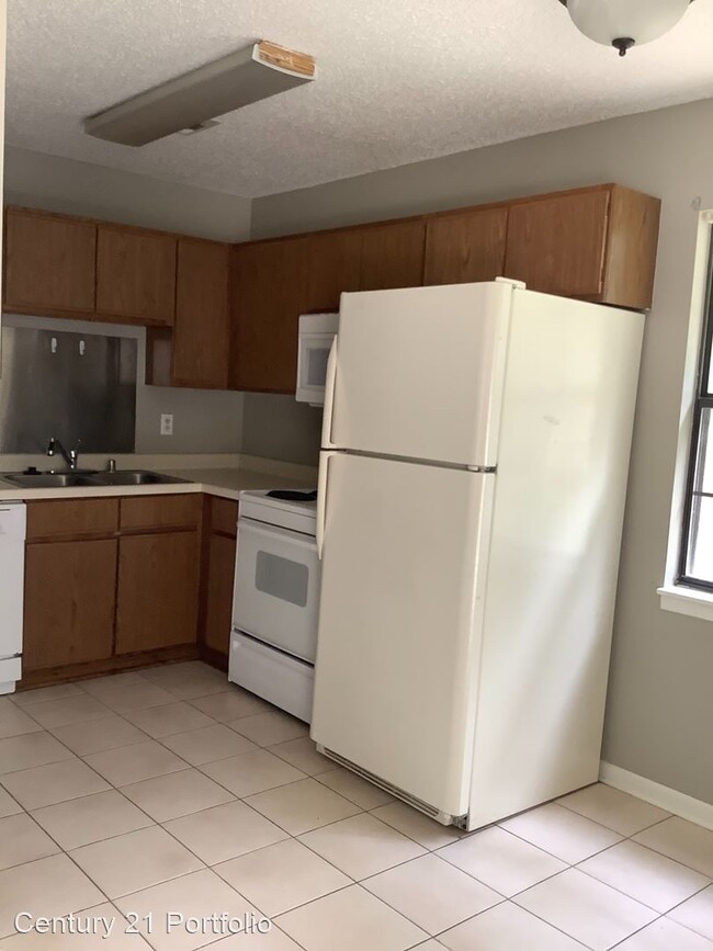 Building Photo - 2 br, 1 bath House - 4300 Timberlake