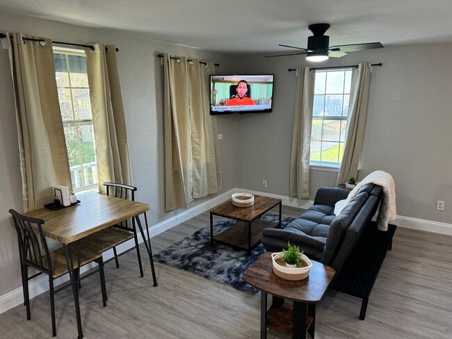 Apartamento completamente amueblado como se muestra en las fotos. - 5202 County Road 469