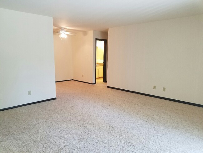 Building Photo - 202 Valorie Ln