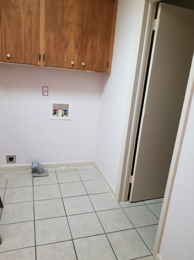 laundry room is 5x7 - 5491 Danieli Dr N