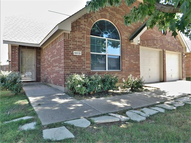 Foto del edificio - 5813 Brookside Dr