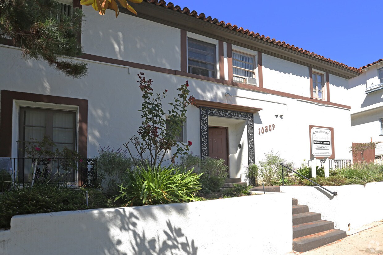 Building Photo - 10809 Lindbrook Dr
