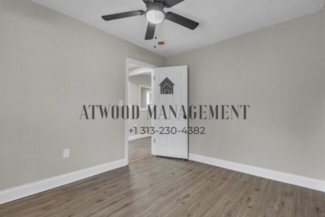 Foto del edificio - This beautifully updated 4-bedroom, 1-bath single-family home is ready for move-in!