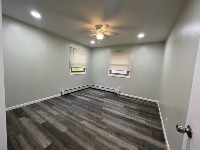 Foto del edificio - 115 S Whispering Hills Dr