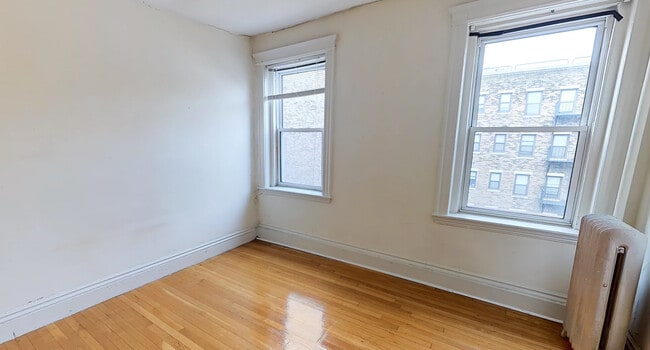 Building Photo - 112 Queensberry St