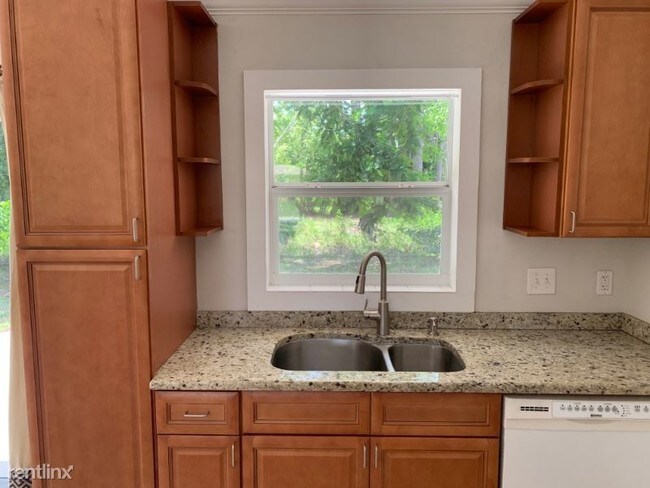 Building Photo - 3 br, 1 bath House - 2926 Ponce De Leon Dr