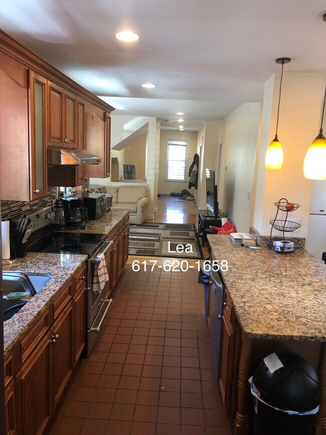 Foto del edificio - SEPT Incredible 5bed w/ 2 FULL bath! Right...