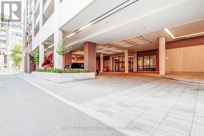 Photo du bâtiment - 460-PH460 Adelaide St E