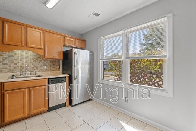 Building Photo - 5948 Clear Springs Ct