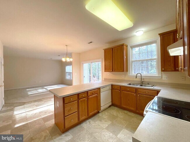 Building Photo - 21565 Oxford Dr