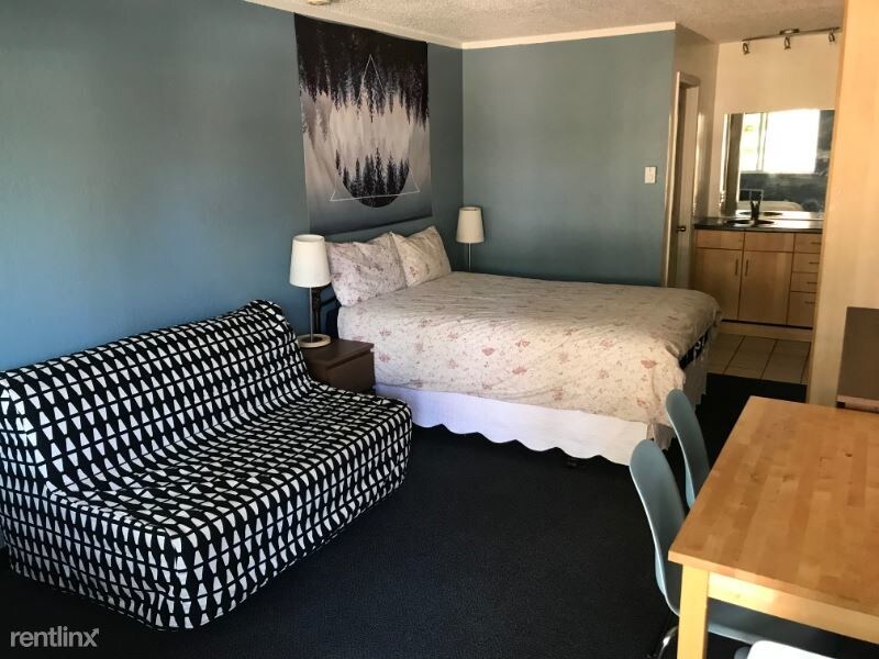 Foto del edificio - 1 br, 1 bath Apartment - 3900 Pioneer Trail