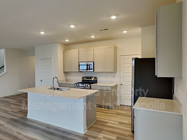 Building Photo - 1039 Holmdale Dr