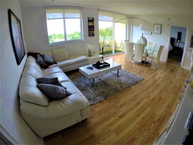 Building Photo - 2775 NE 187th St