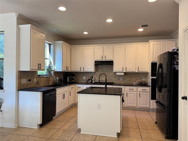 Building Photo - 305 Aspen Cove