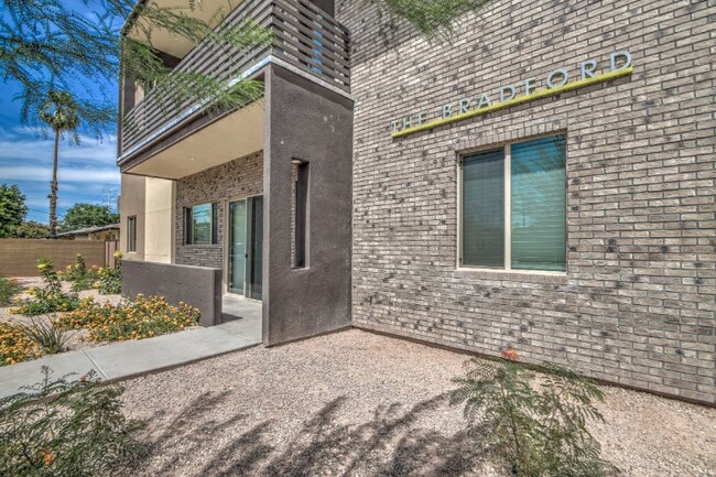 Foto del edificio - 1037 S Farmer Ave