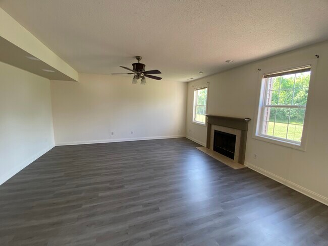 Building Photo - 9425 Treyburn Lakes Dr