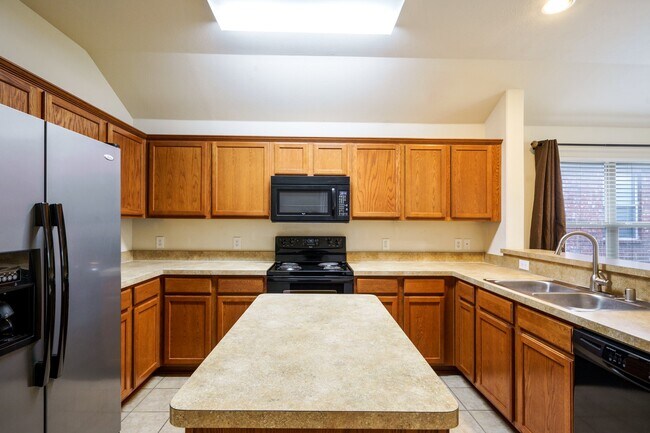 Foto del edificio - 227 Creekwood Dr