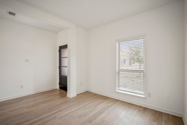 Foto del edificio - 4903 Chestnut Valley Ln