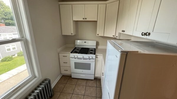 Building Photo - 46 Everdean St