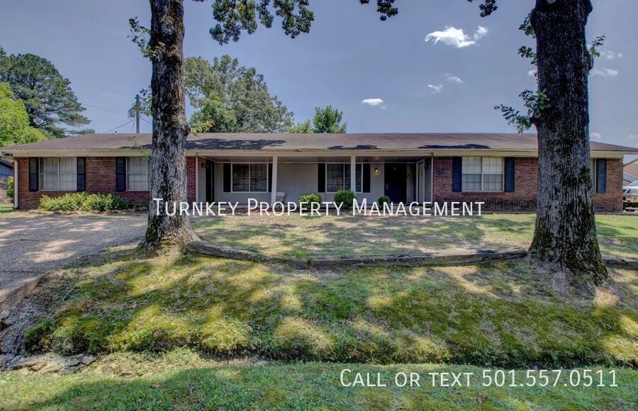 Primary Photo - 2 E Laramie Dr