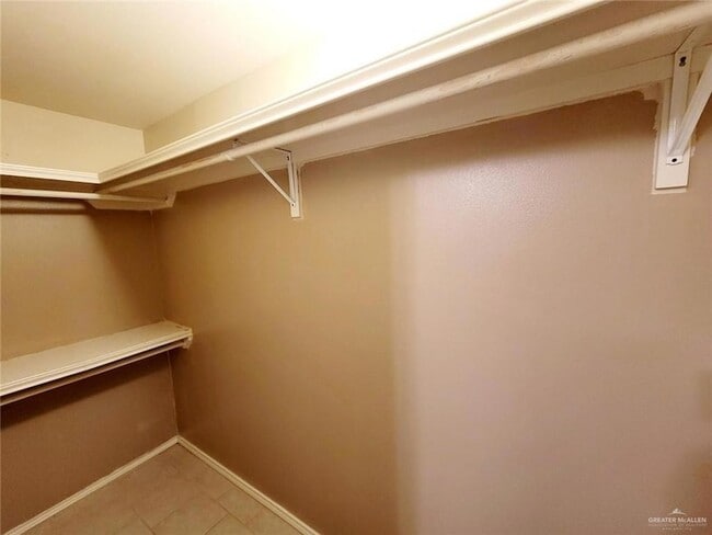 Foto del edificio - 2402 Tahiti Dr