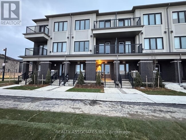 Building Photo - 8 Matawin Ln