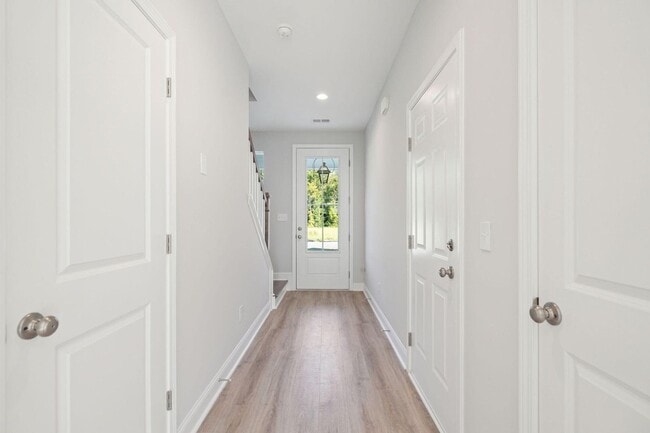 Foto del edificio - 3 Bedroom 2.5 Bathroom House in Hawthorne ...