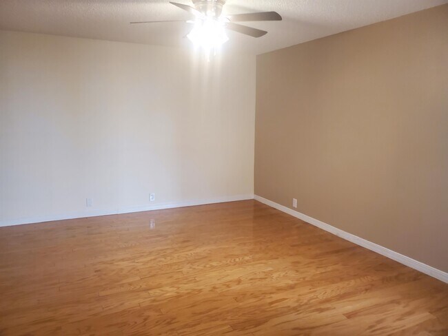 Building Photo - 1734 Bara Dr