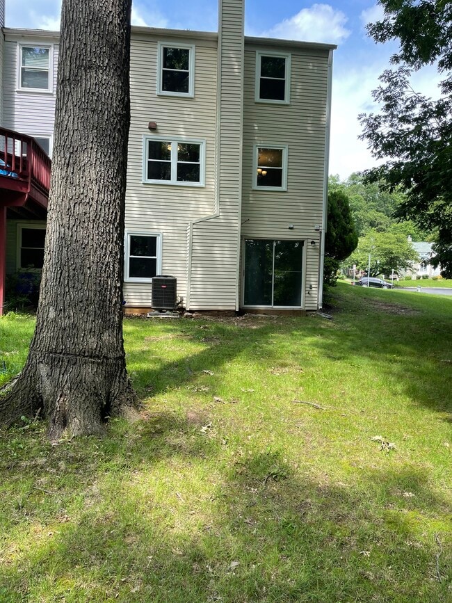 Building Photo - 32 Baileys Ct
