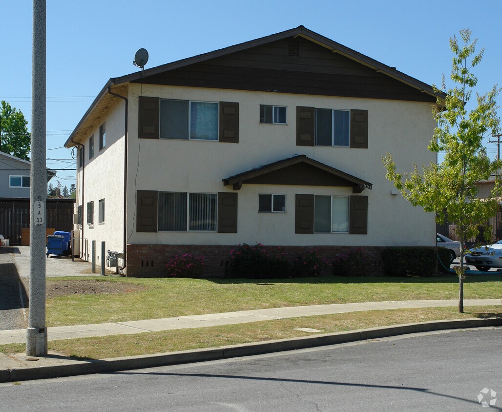 Building Photo - 664 Kodiak Ct
