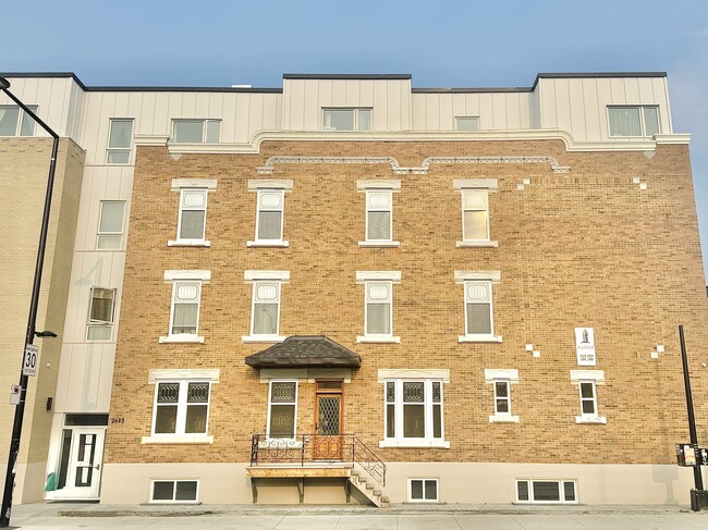 Building Photo - 2693 Bd Pie-IX