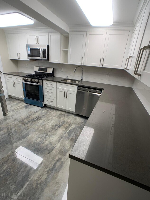 Foto principal - 82-25 Surrey Pl