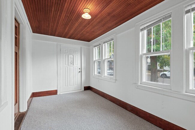 Building Photo - 857 Juno Ave