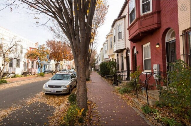 Foto del edificio - 70 Bates St NW