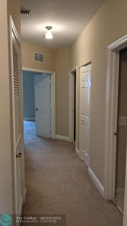 Foto del edificio - 3409 Lakeside Dr