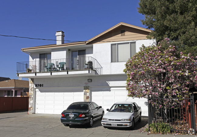 Building Photo - 3701 Maybelle Ave