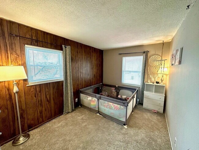 Foto del edificio - "Charming 3-Bed Home with Finished Basement on Aspen Court – 1772 Sq Ft of Comfort!"