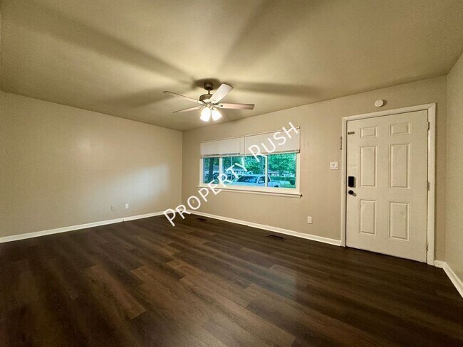 Building Photo - 801 N Parkdale Ave