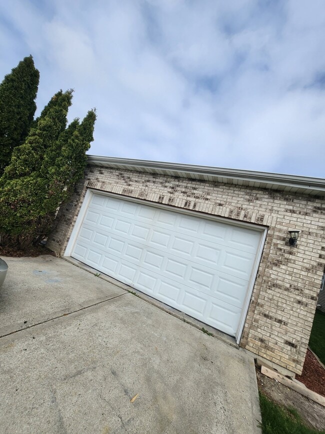 Building Photo - 10859 Park St