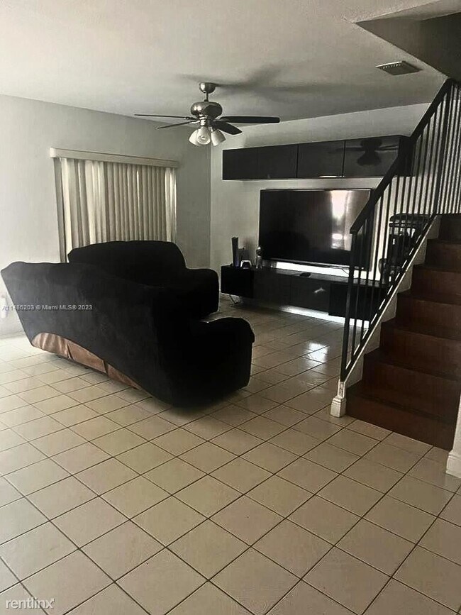 Building Photo - 4 br, 2.5 bath House - 6345 W 27th Ln # 10...